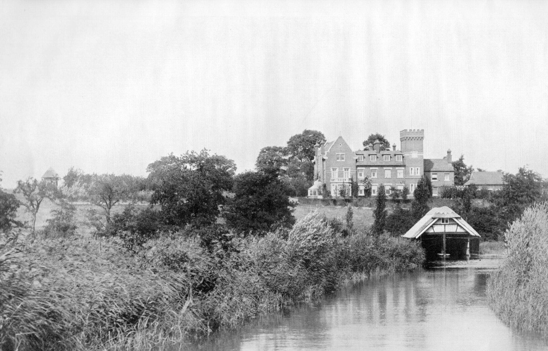 Old black and white photo of hall, garden and river